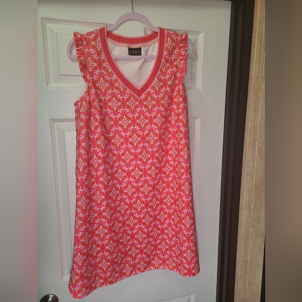 SSYS The Sydney Ruffle V Neck Scuba Active Dress in a pink orange geometric prin - Picture 2 of 5